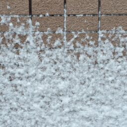 外壁トラブル「凍害」が原因かも！サムネイル