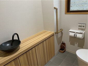 一般住宅　トイレリフォーム　1階バリアフリー工事、2階洗面増設