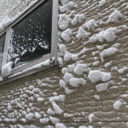 冬の外壁トラブル！凍害の原因と予防対策サムネイル