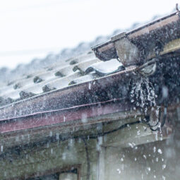 外壁塗装は早めにメンテナンス！雨漏りしやすい箇所と原因サムネイル