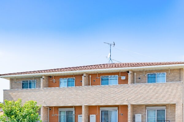 古いアパートも外壁塗装でおしゃれに変身！入居者アップの秘訣サムネイル